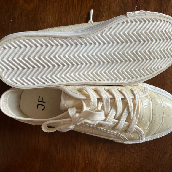 Snake Skin JustFab sneakers - Picture 3 of 3